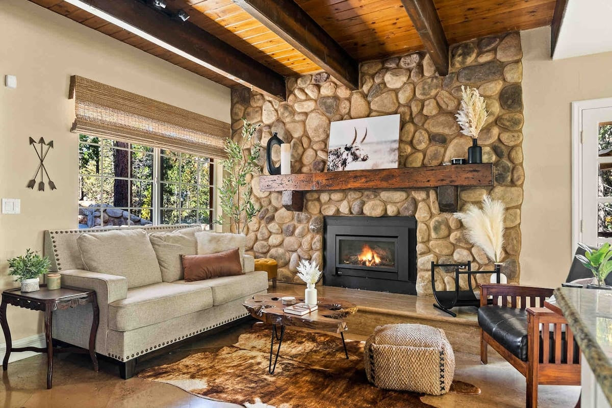 Cozy 5BR Forest Log Cabin-Game Rm, Hot Tub & Sauna