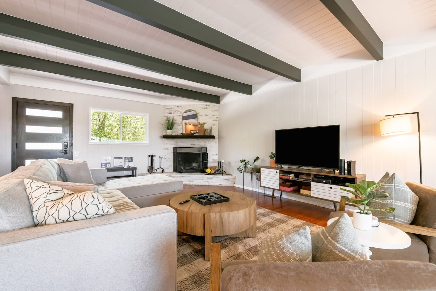 Lake Point by AvantStay | 2 Decks w/ Lake Views