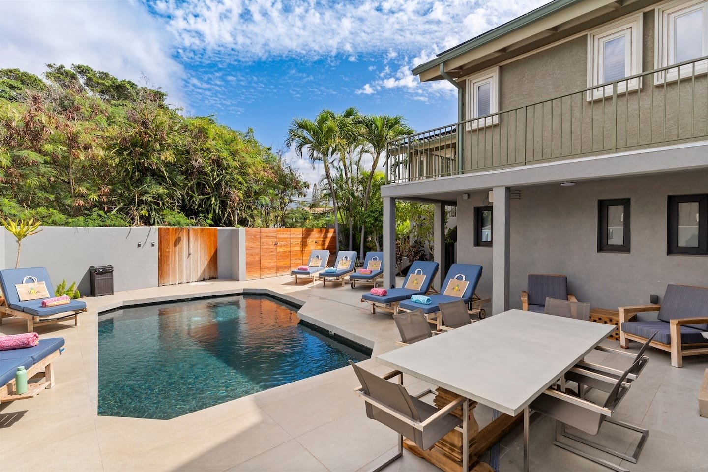 10 Bedrooms/13 Bathrooms, sleeps up to 36 guests!