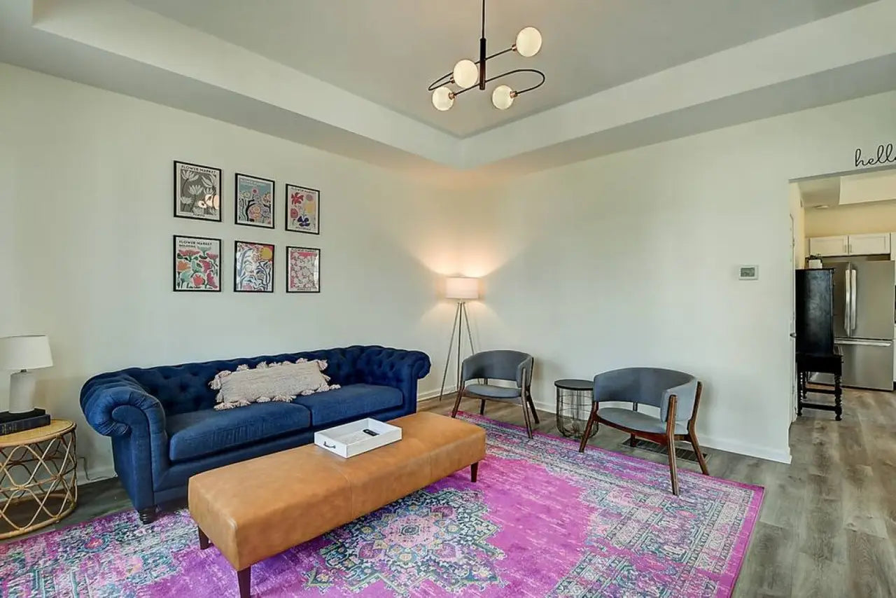 Cute-Downtown Getaway!