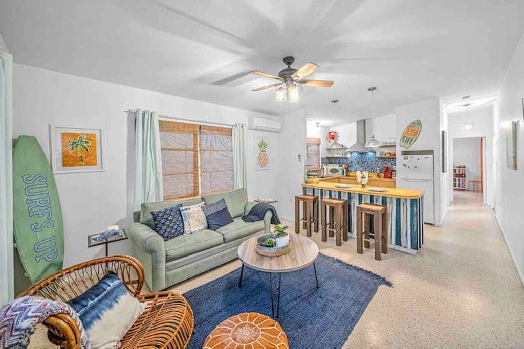 Beachside Bliss – Heated Pool & Prime Location (5 Mins)