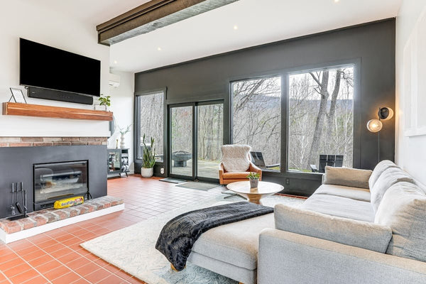 'Black Walnut Cabin' on 2 Acres in Luray!