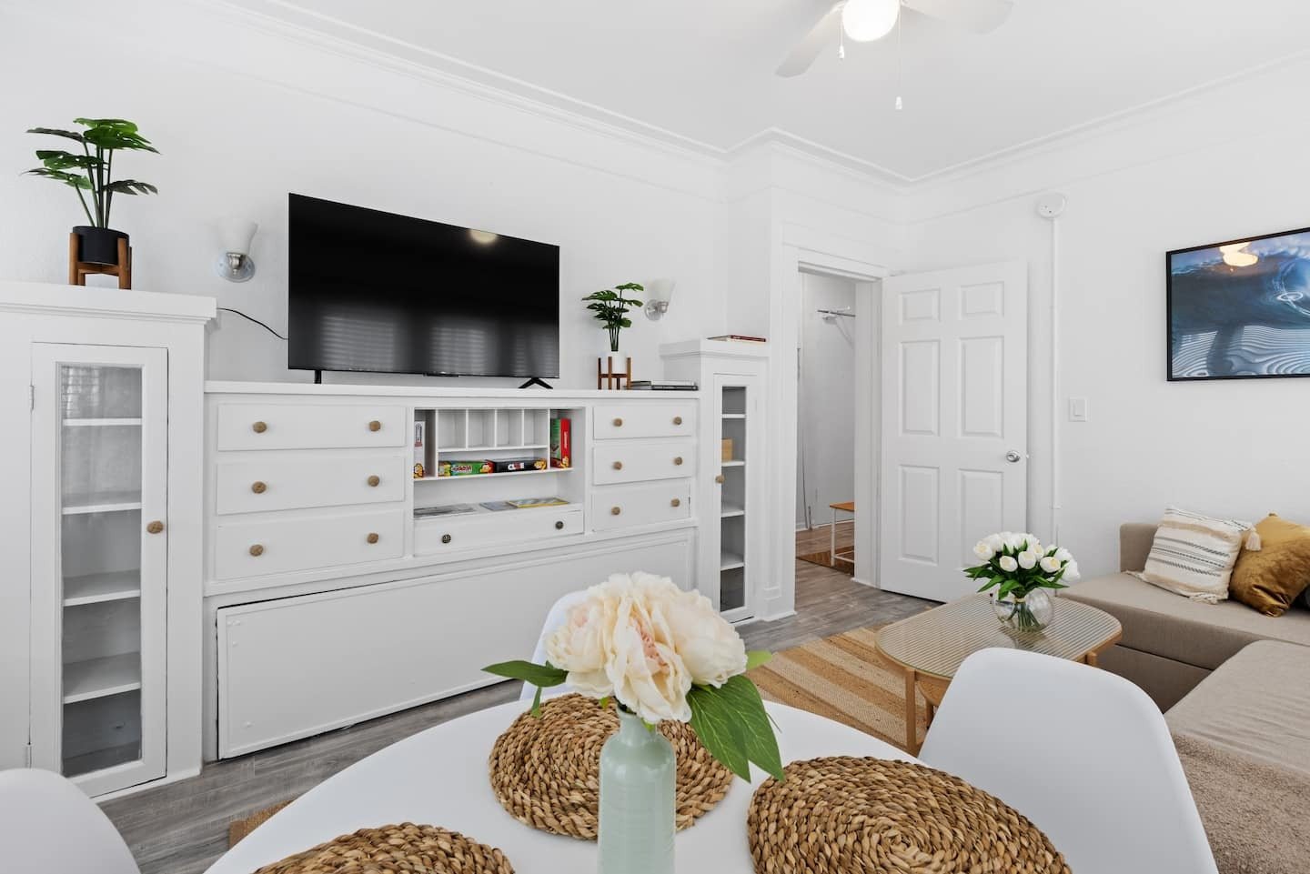 Boho 2BR Retreat – Walk to Venice Beach & the Sand