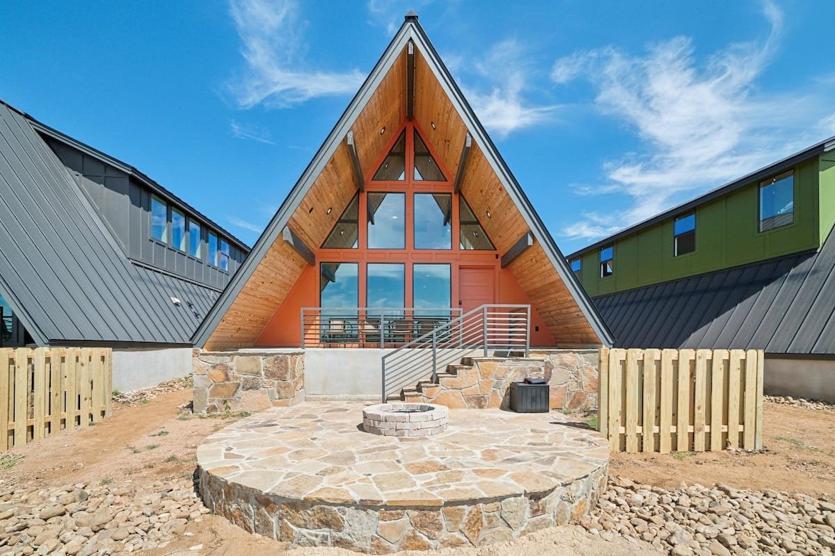 Cabin 48~ Longhorn Themed Getaway near Canyon Lake
