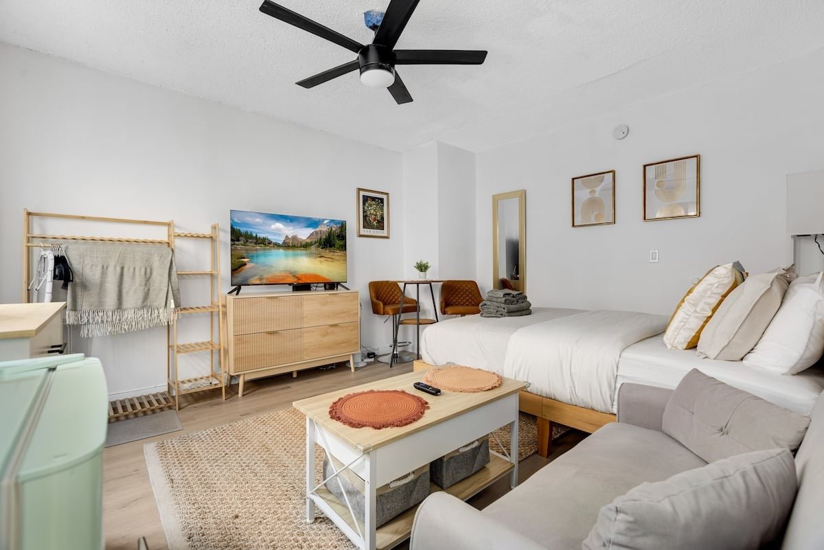 Centrally Located Boho Studio - 20 Minutes from LAX