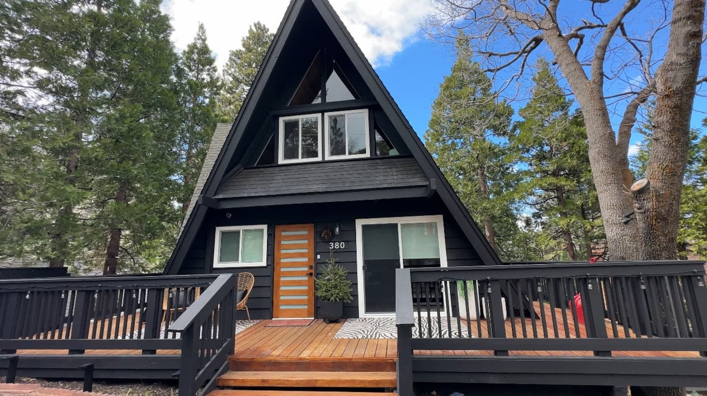 Chic A-Frame Lake & Forest Views + Hot Tub 2 decks
