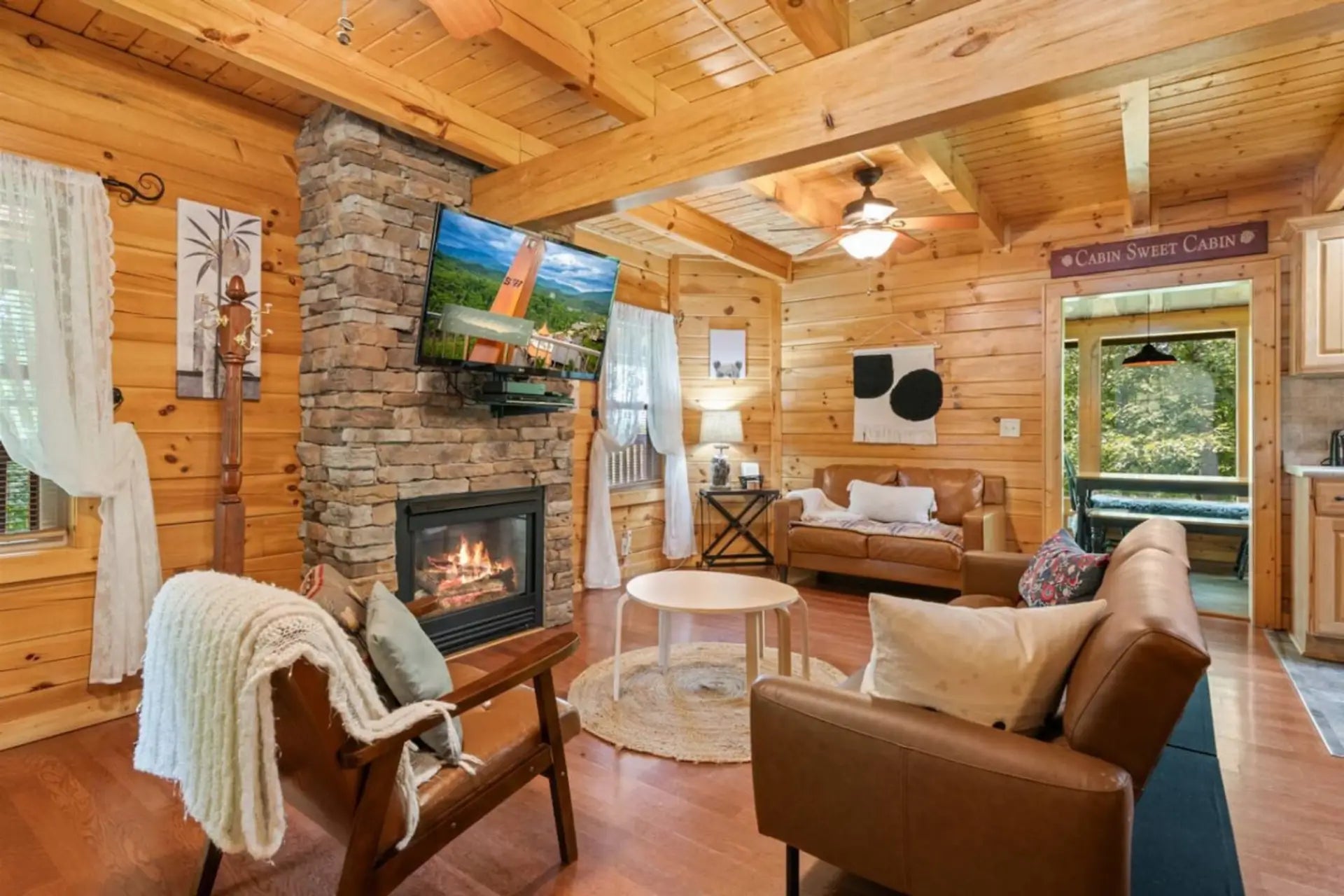 Cozy Cabin Escape | Hot tub, Game Room, & Views