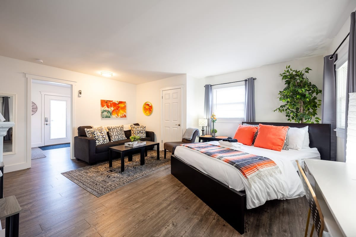 Downtown Indianapolis Gem-sleeps 14!