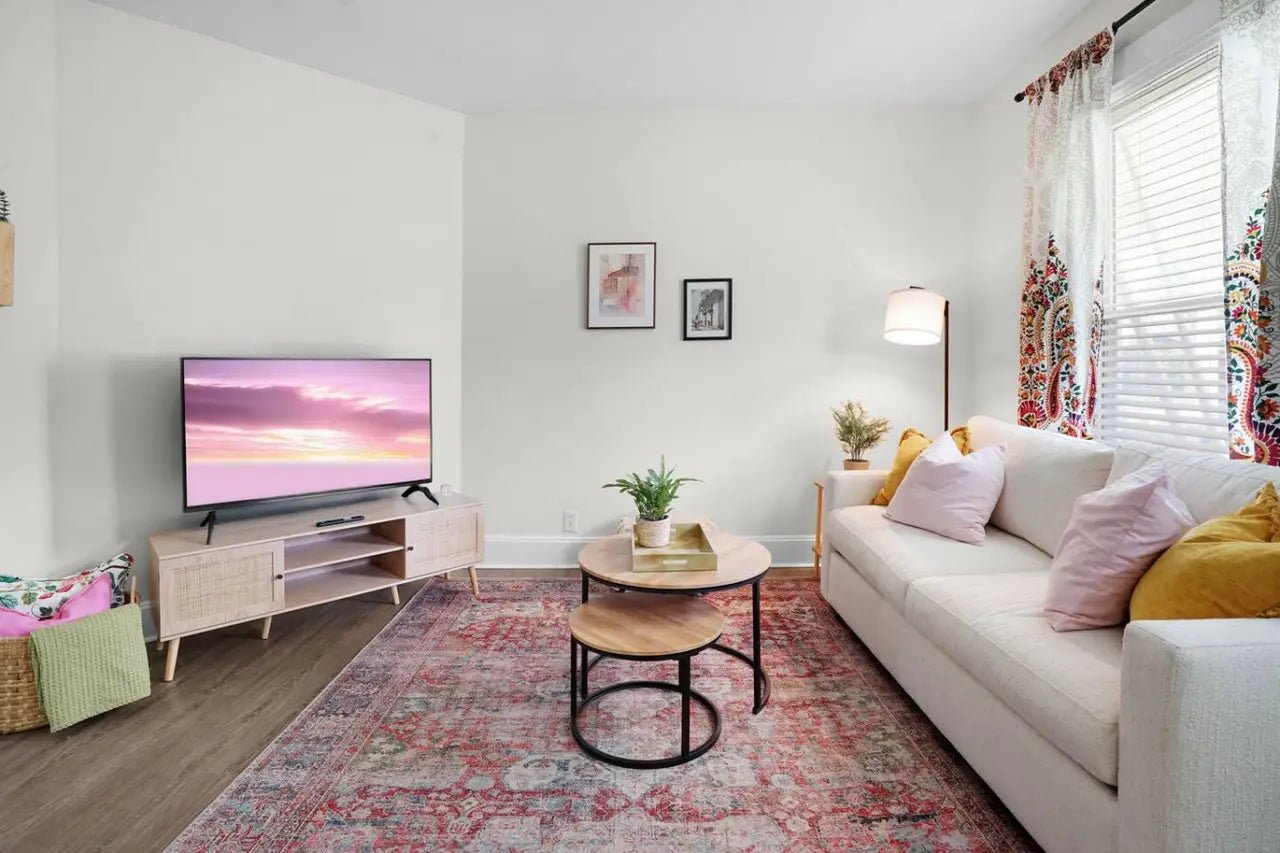 Duplex Sleeps 8, Pet Friendly!