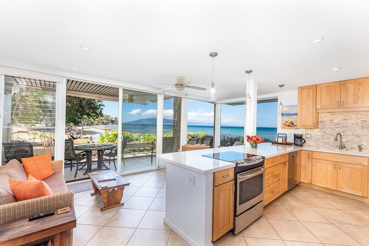 Gorgeous Ground floor Corner! 2 Bed! Open to Ocean! Amazing Views