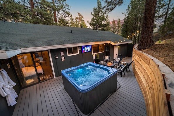 The Tahoe House—Hot Tub, Fire Pit, 6 min to Beach & Ski