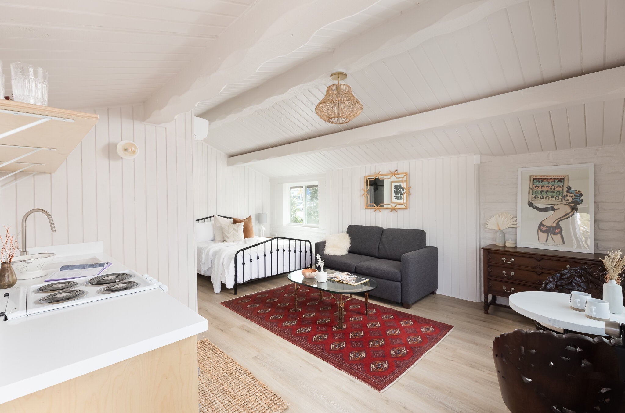Intimate Deluxe Studios - Your Oceanside Hotel Escape