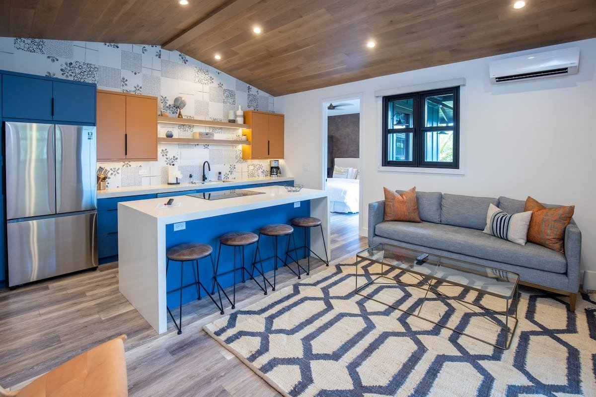 Modern 2 bedroom / 2 bath Villa near Beach