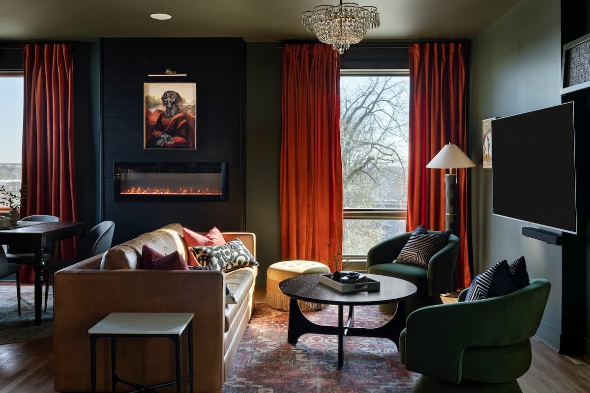 Moody Melrose: Upscale, Rooftop, Walkable