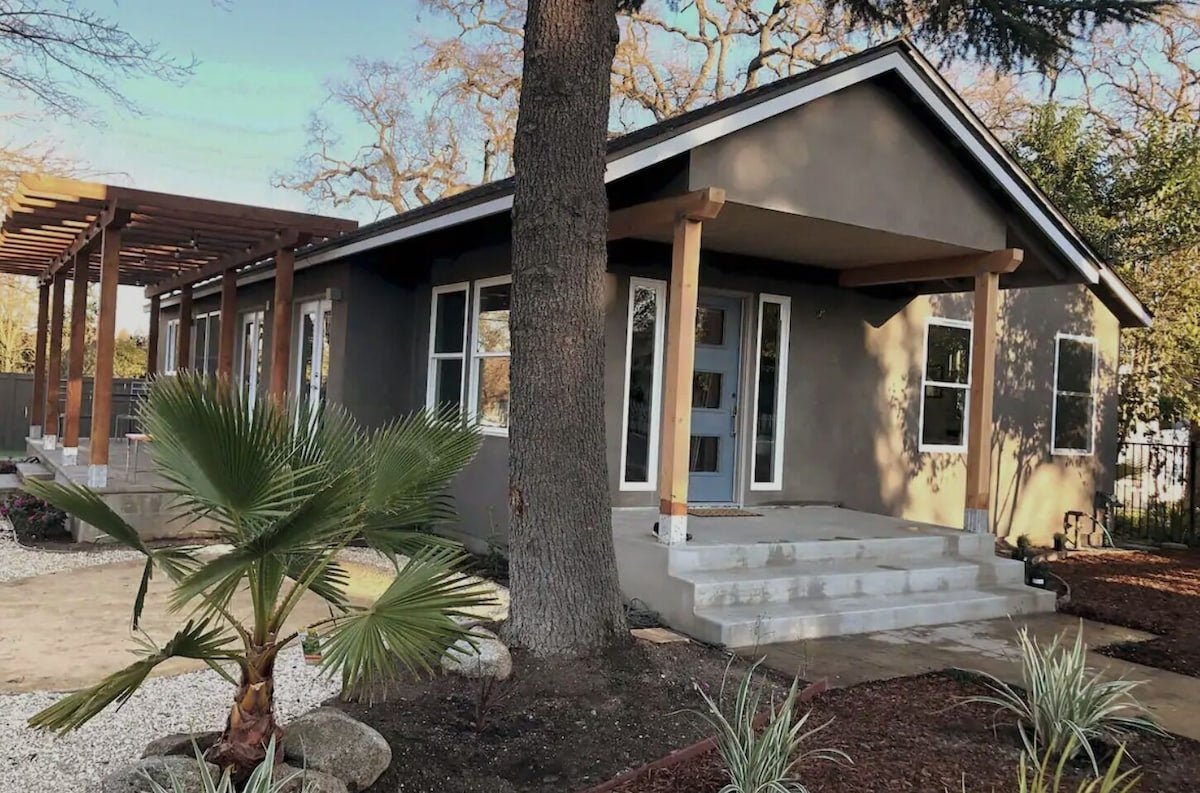 Park and 8th-Just 3 blocks to Downtown Paso!