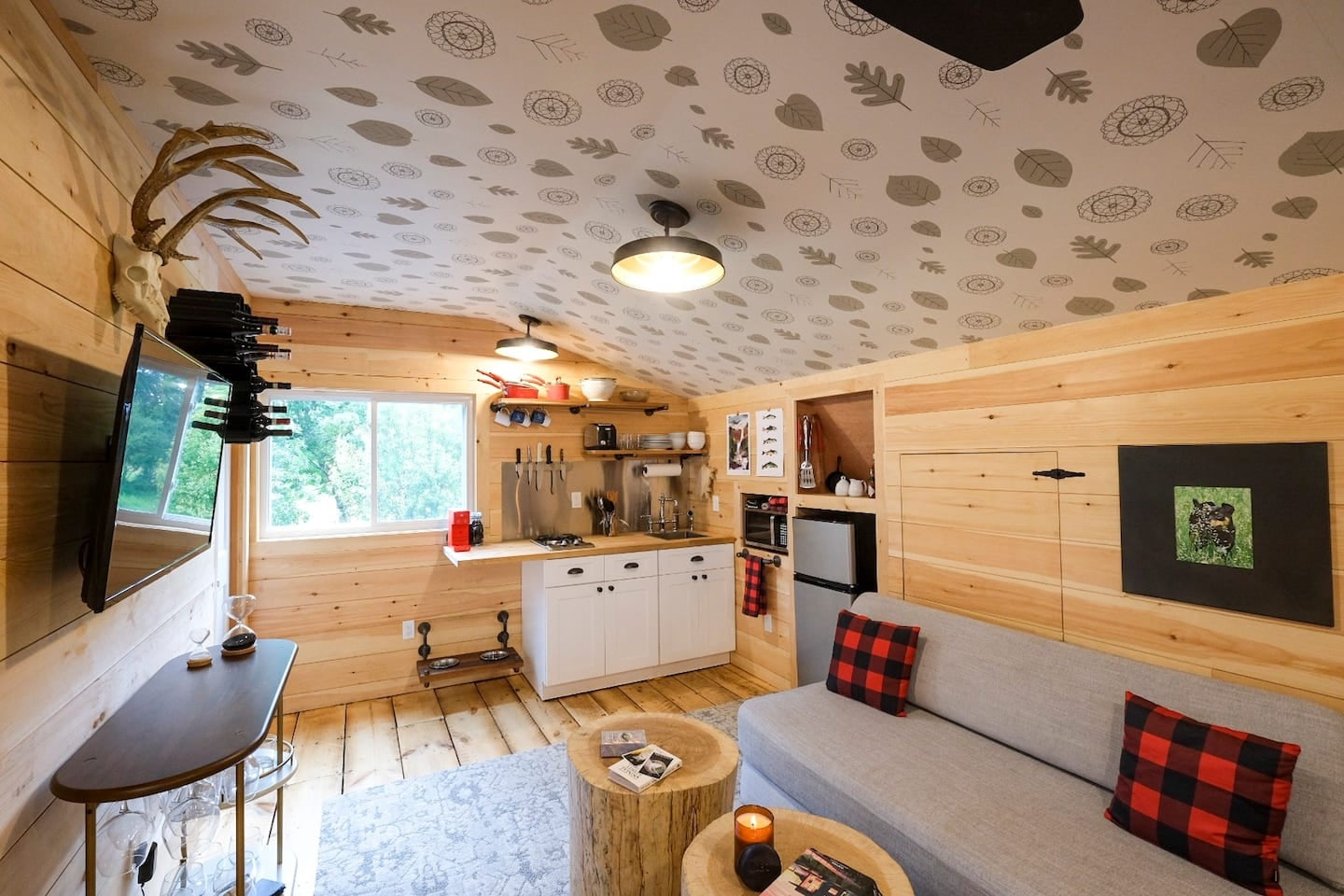 Renovated Barn with Private Deck & Patio
