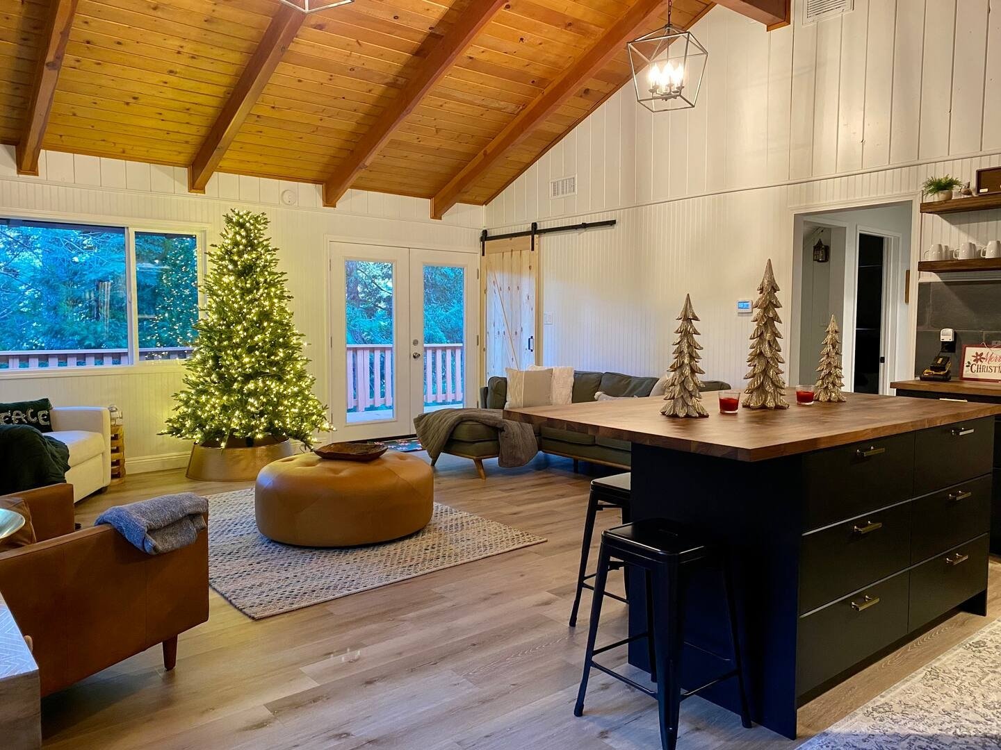 Secluded Treehouse in Arrowhead/5 Min To Village