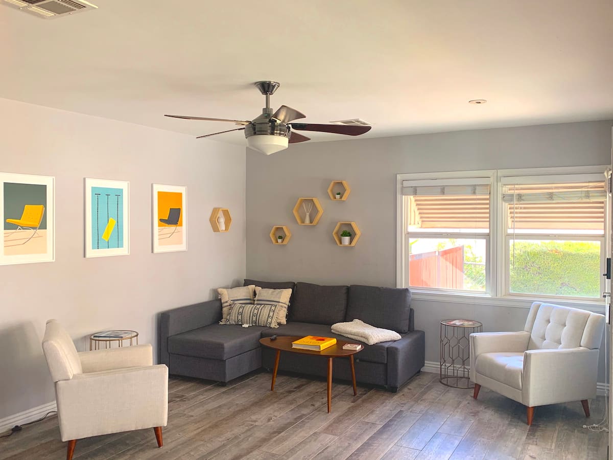 Spacious, Trendy Home near Studios