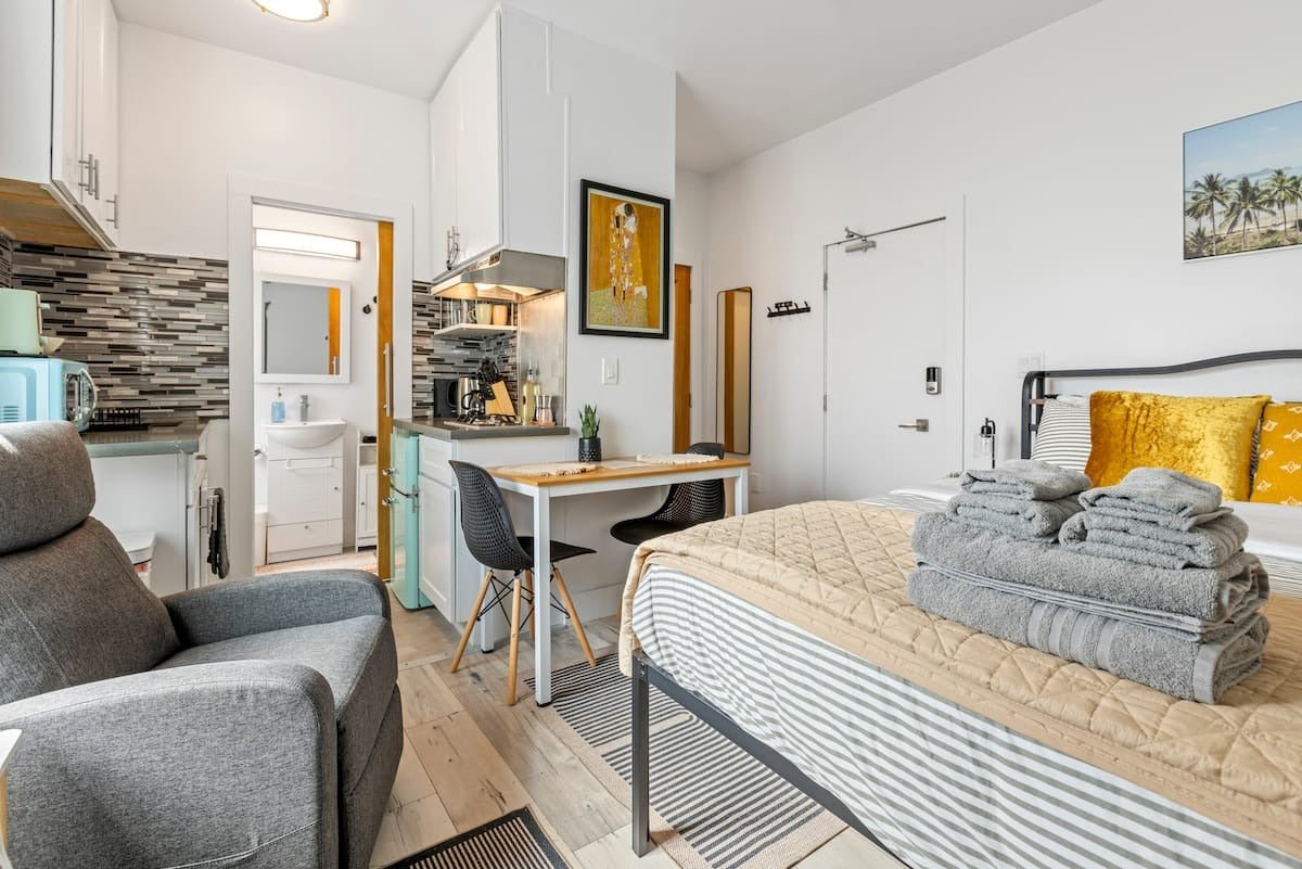 Studio block from Beach and Perfect for Solo Travelers
