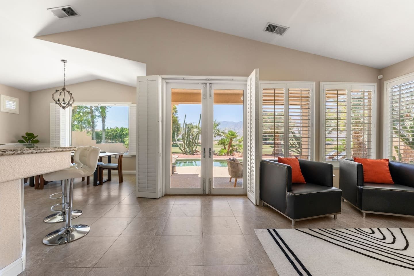 Sunset Oasis- EV, Pool, Spa, Pet friendly