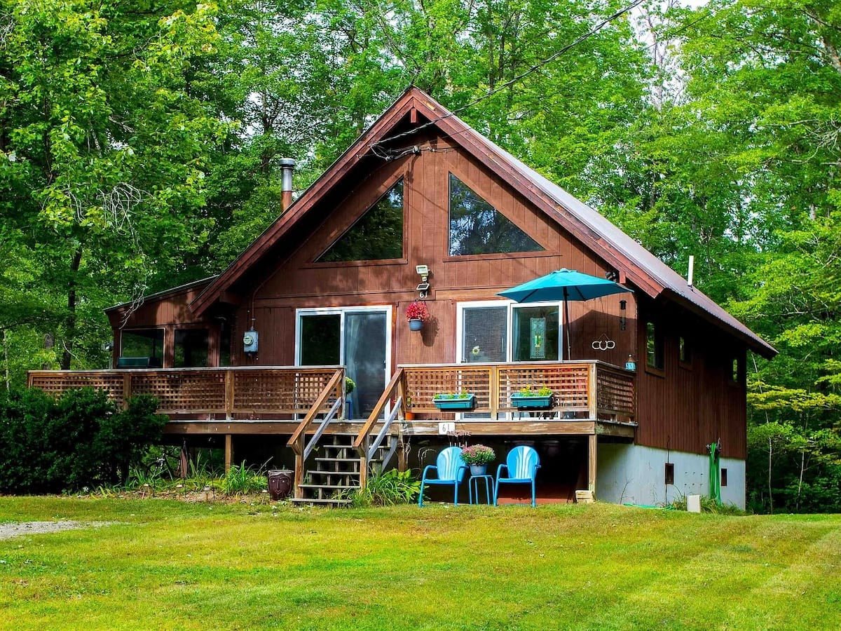 The Getaway Chalet - Cozy Lake & Mountain Outpost