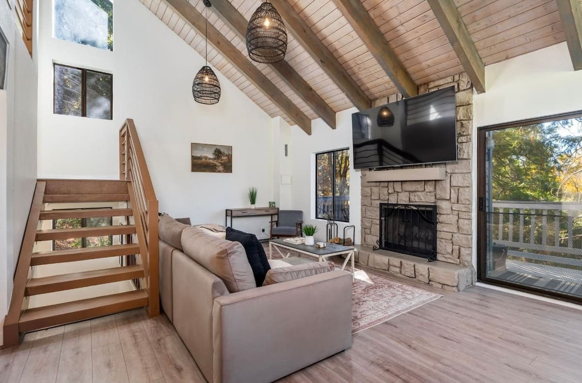 The Grand Oak Mountain Retreat