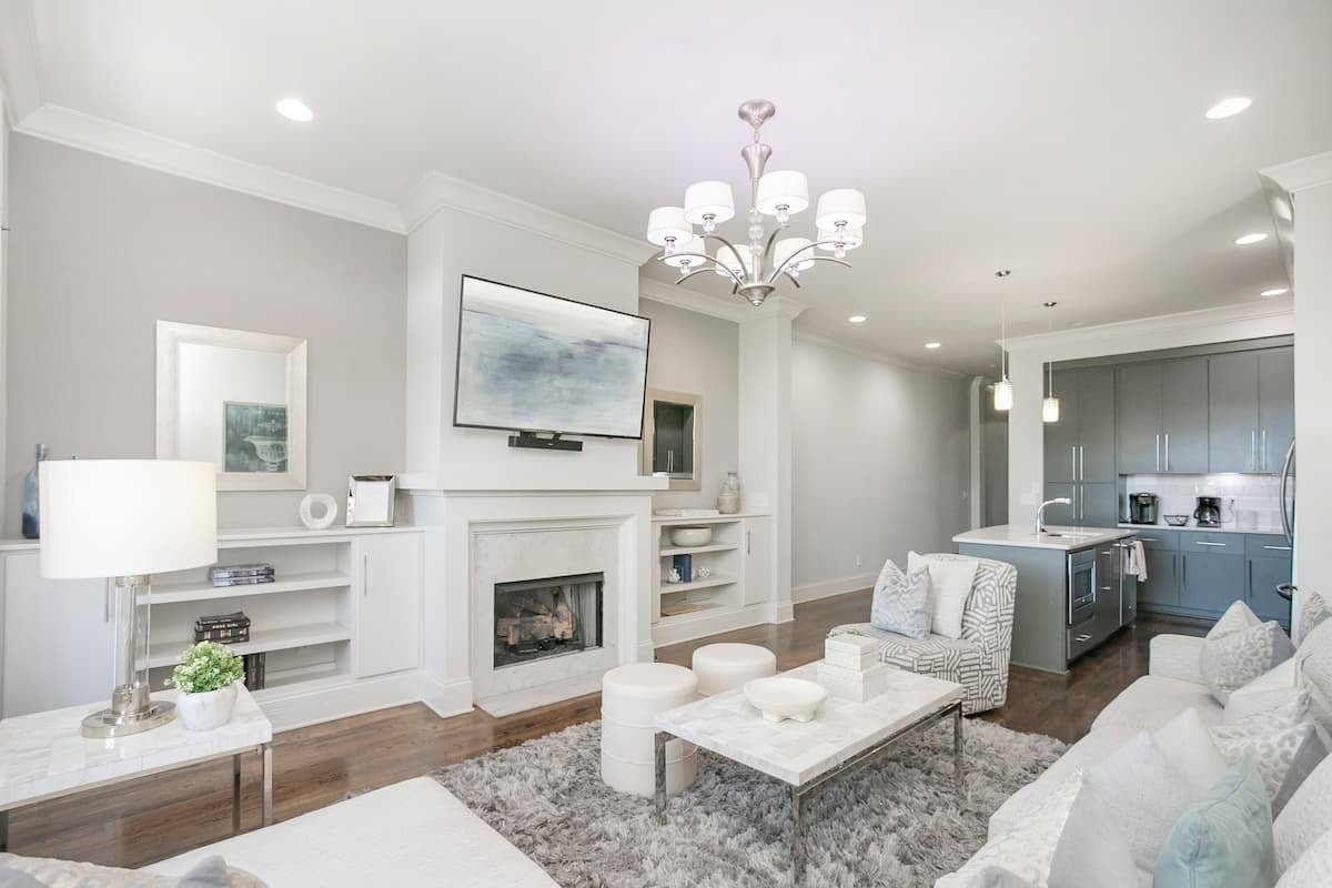 The West End House - 1 mile to Broadway/Sleeps 12!