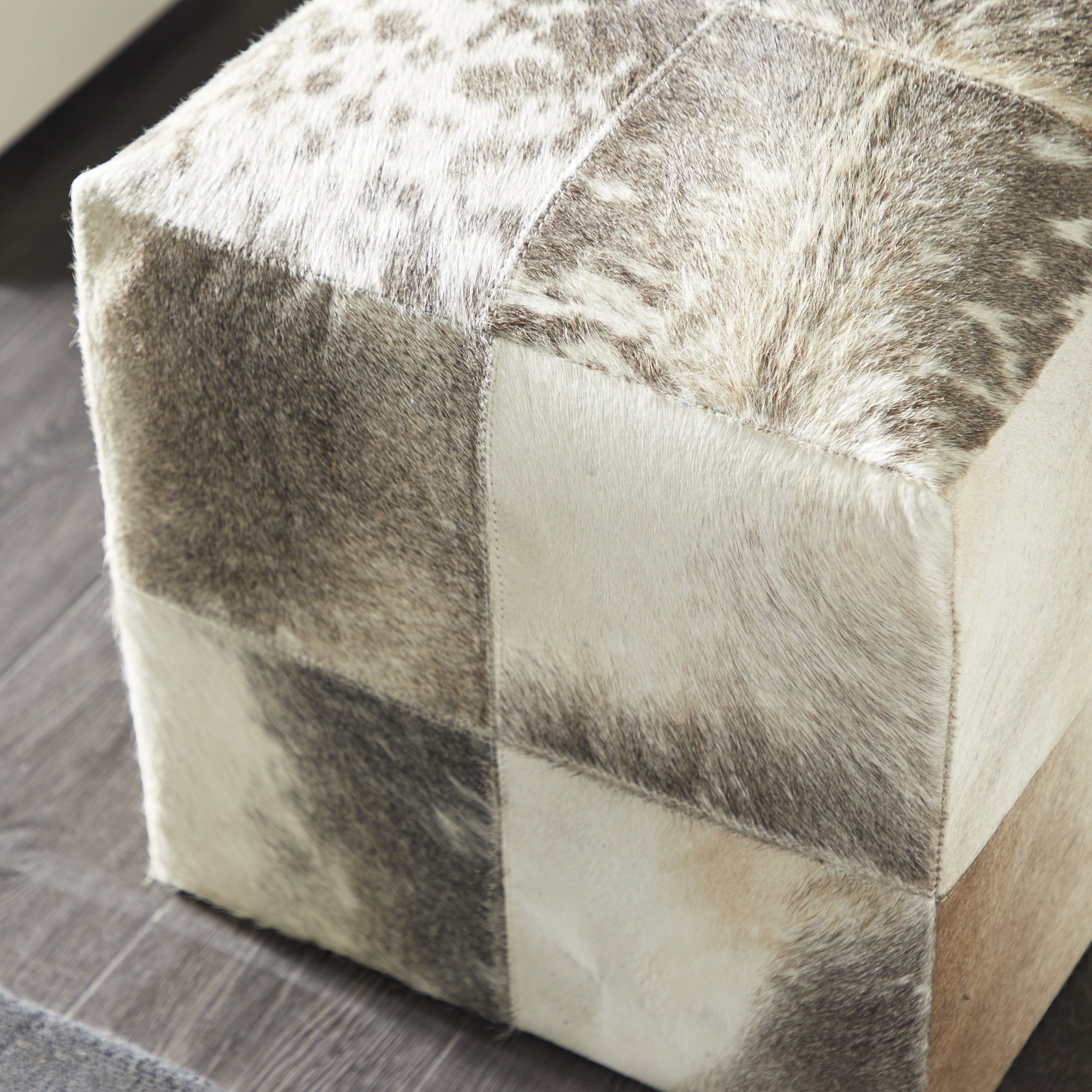 Decmode 16" x 16" Gray Leather Handmade Cowhide Ottoman with Patchwork Pattern, 1-Piece