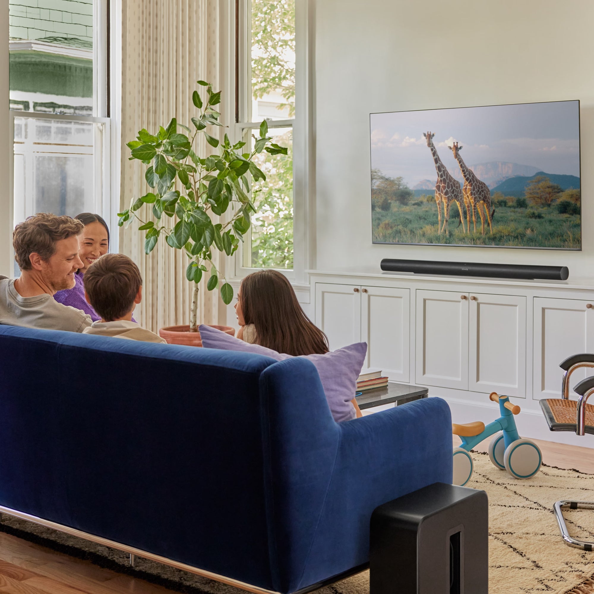 https://media.sonos.com/images/znqtjj88/production/8ab6acffdf1378d8176351732c34ef0c5b33f2d7-2480x2480.jpg?w=3840&q=100&fit=clip&auto=format