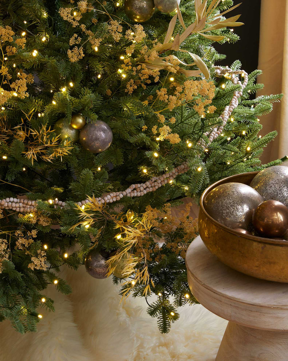 Fraser Fir Christmas Tree: Lit