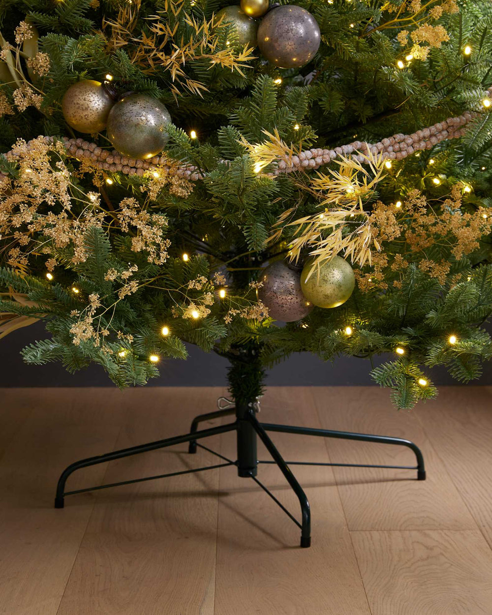 Fraser Fir Christmas Tree: Lit