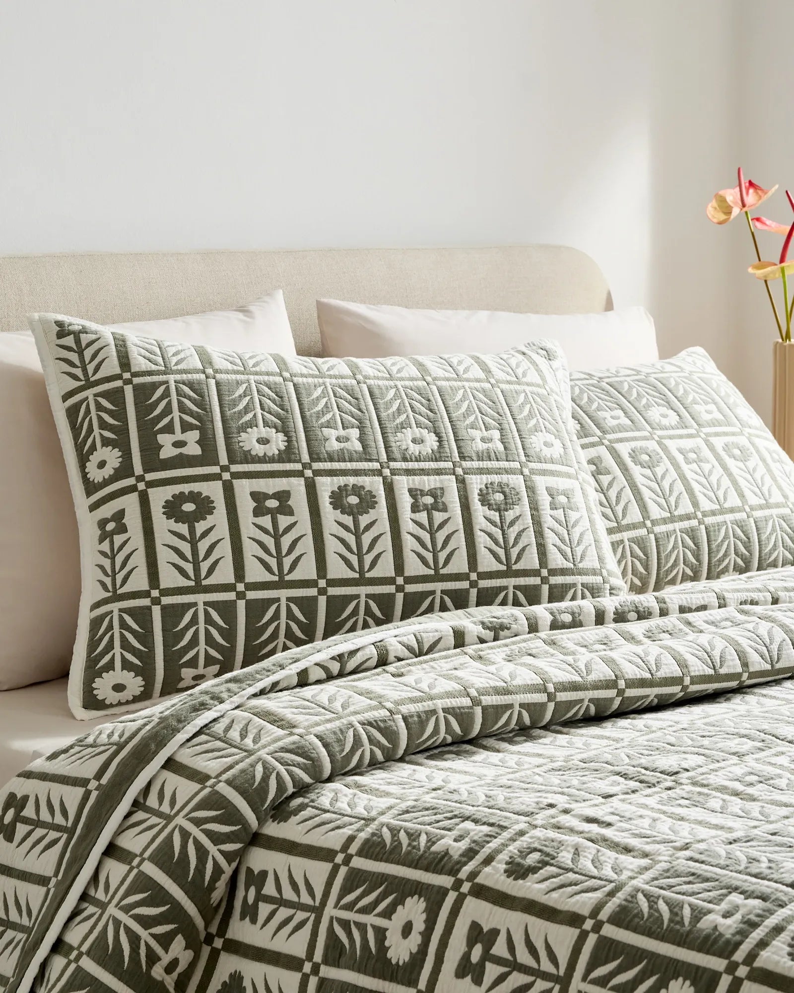 Organic Cotton Jacquard Floral Quilt