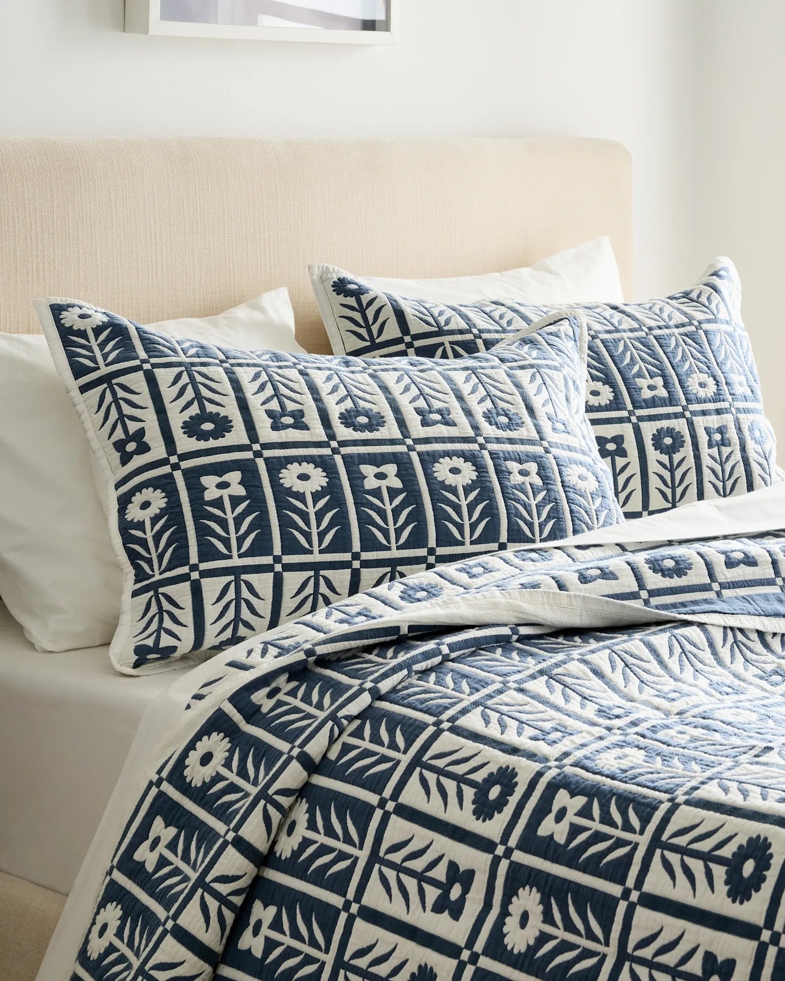 Organic Cotton Jacquard Floral Quilt