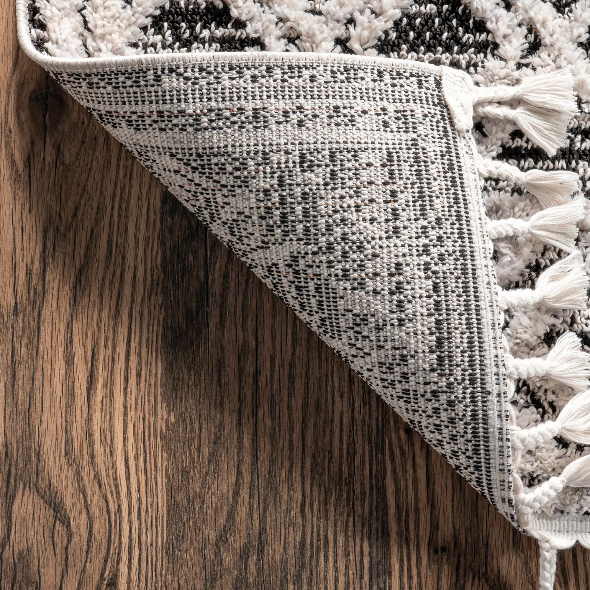 Shaggy Lattice Tassel Rug