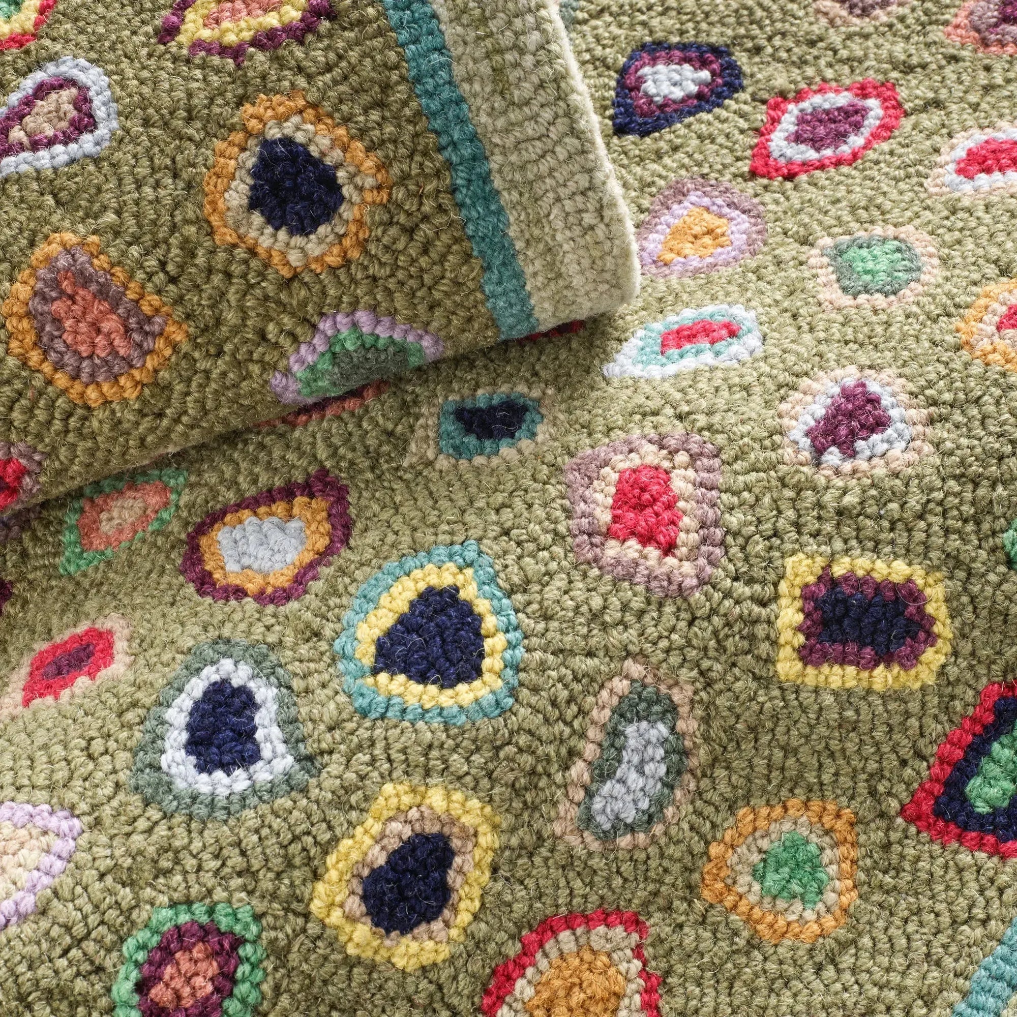 Cat&#39;s Paw Hand Micro Hooked Wool Rug